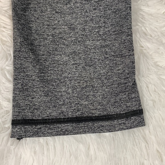 Victoria’s Secret Sport Heather Grey Cropped Leggings - Picture 3 of 7